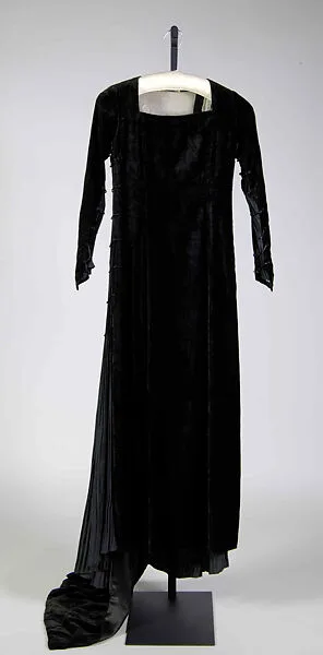 Evening dress — Unknown
