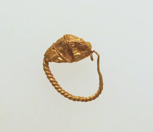 Gold earring with head of a lion