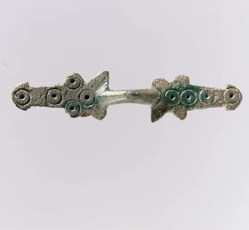 Equal-Arm Brooch