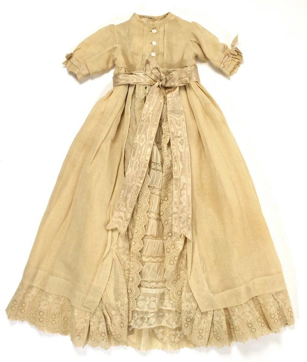 Christening ensemble — Unknown