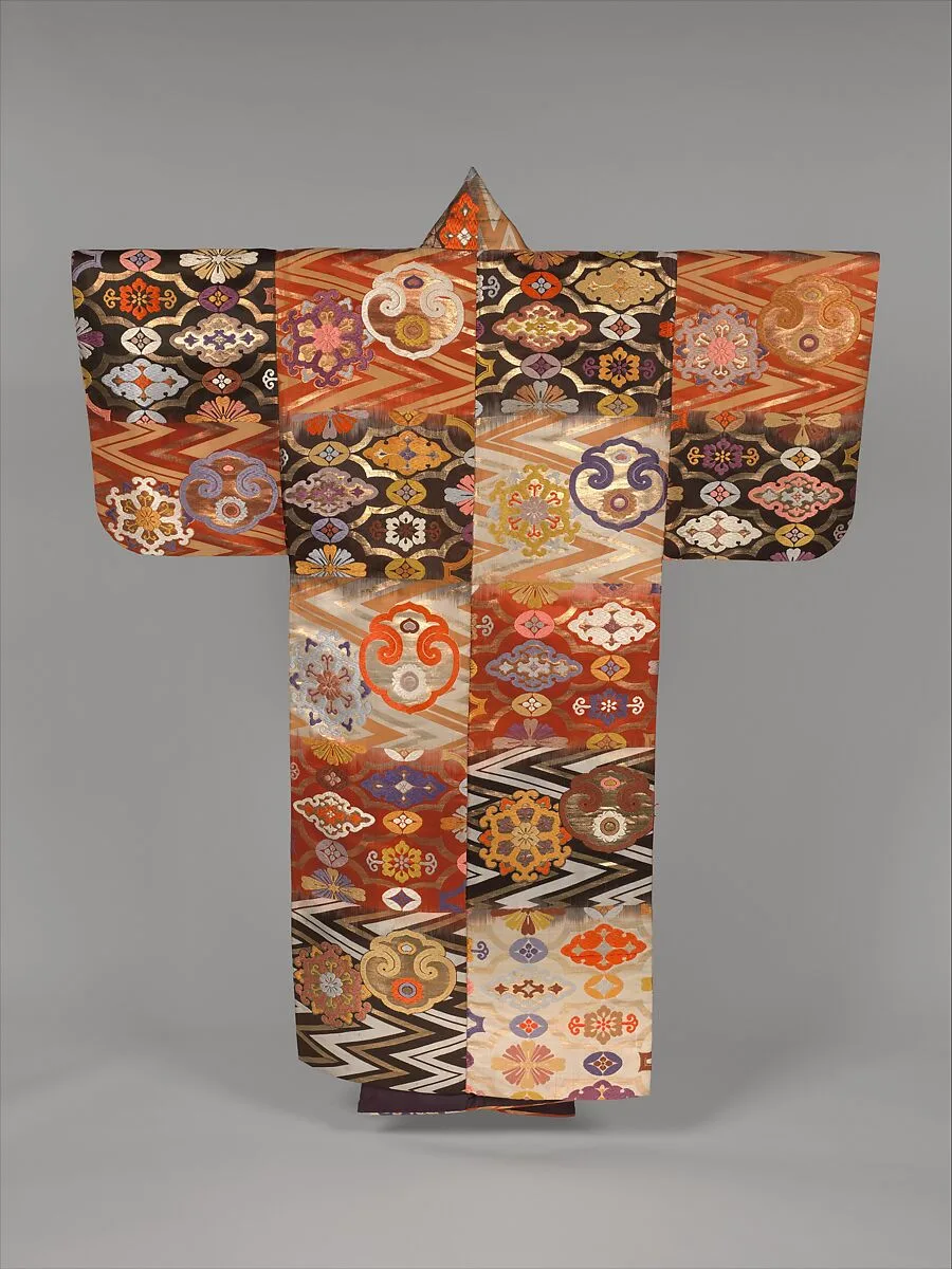 唐花雲板模様段替厚板|Noh Robe (Atsuita) with Cloud-Shaped Gongs and “Chinese Flowers” — Unknown