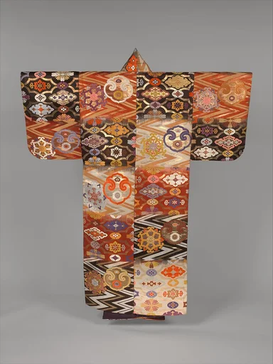 唐花雲板模様段替厚板|Noh Robe (Atsuita) with Cloud-Shaped Gongs and “Chinese Flowers”