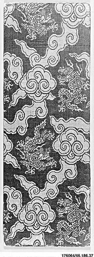 明中期　織錦雲龍紋佛經封皮|Sutra cover with dragons amid clouds