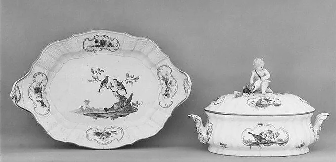 Tureen with cover and stand — Meissen Manufactory