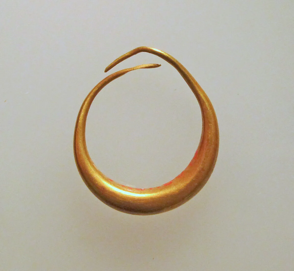 Earring of simple form (pair) — Unknown