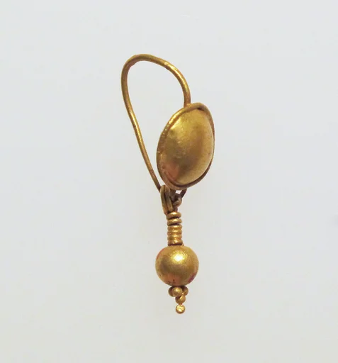 Gold earring with disc and pendant