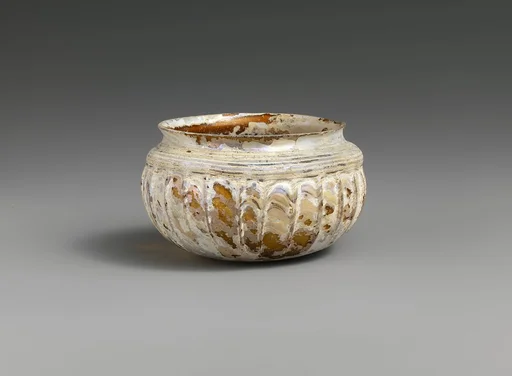Glass ribbed bowl