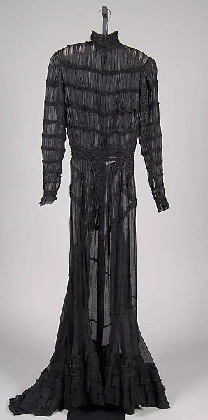 Evening dress — Unknown
