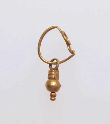 Gold earring with disc and pendant