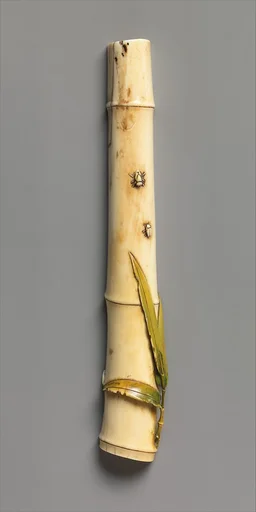清 象牙雕竹節飛蟲|Bamboo stalk with insects