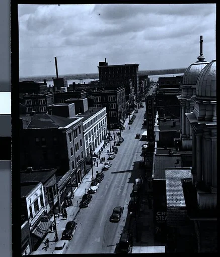 [11 Views of Paducah, Kentucky and Portraits of Evans by Joseph Mitchell, Commissioned by Fortune Magazine for the Article "One Newspaper Town", Published August 1947]