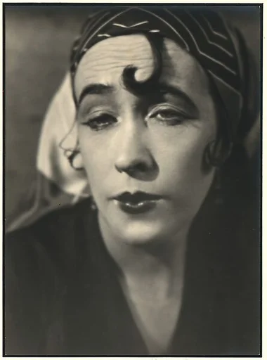 Elsa Naess, Impersonating