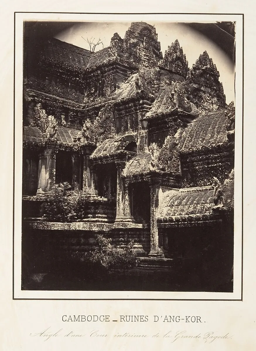Angle d'Une Cour Intérieure de la Grande Pagode — Emile Gsell