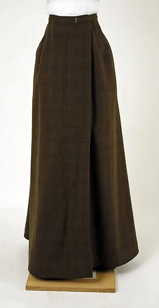 Bifurcated skirt — Unknown
