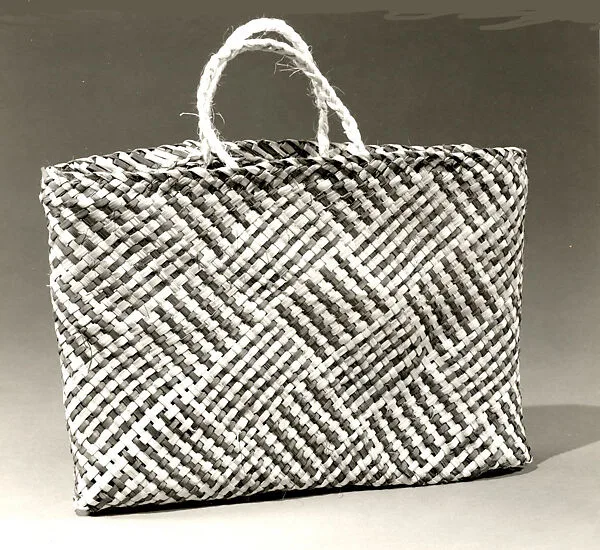 Carrying Basket (Kete Whakairo) — Kerehi Makiwhara