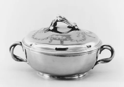 Bowl with cover (Écuelle)