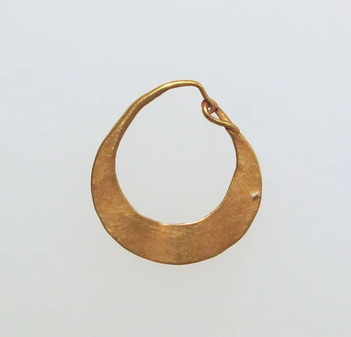 Earring, crescent-shaped