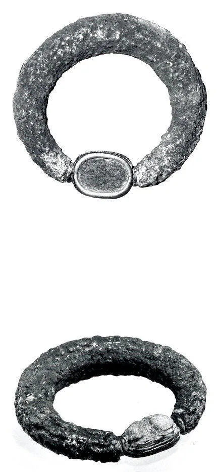 Silver swivel ring with engraved stone — Unknown