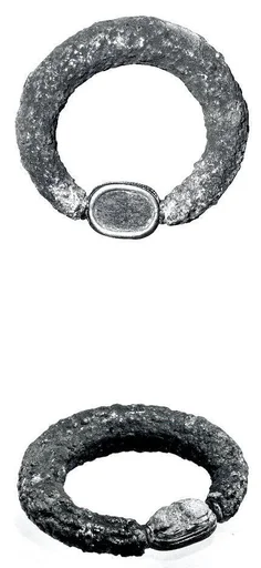 Silver swivel ring with engraved stone