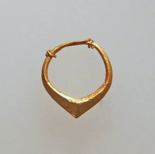 Earring of simple form