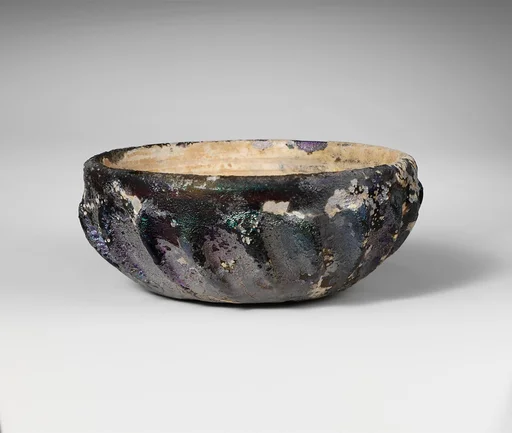 Glass ribbed bowl
