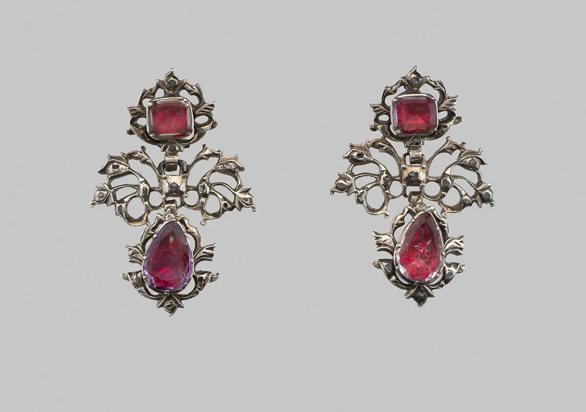 Pair of earrings (part of a set) — Unknown