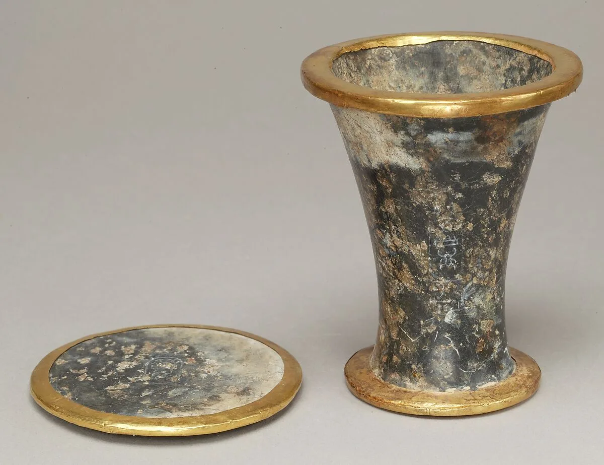 Ointment jar and lid naming Thutmose III — Unknown