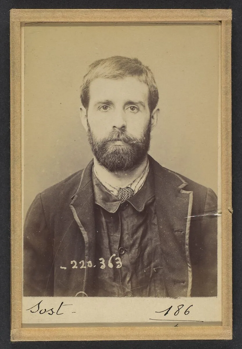 Sost. Edmond. 30 ans, né à Serqueux (Seine-Inférieure) le 15/11/64. Ciseleur. Anarchiste. 1/7/94. — Alphonse Bertillon