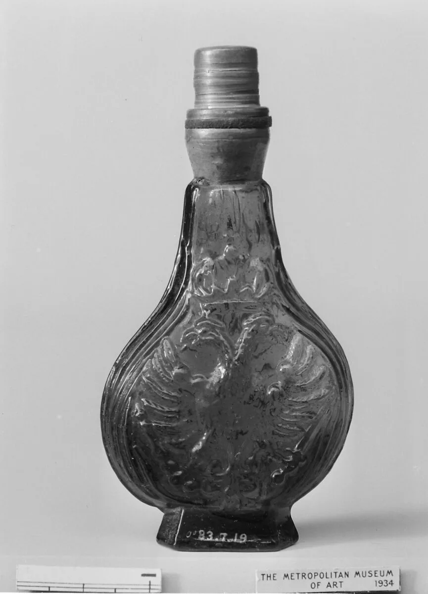 Amethyst-colored flacon de poche decorated with imperial eagle and floral bouquet — Glasshouse of Bernard Perrot, Verrerie Royale d'Orléans