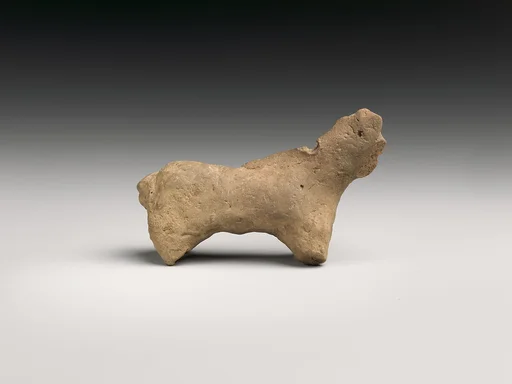 Standing animal amulet
