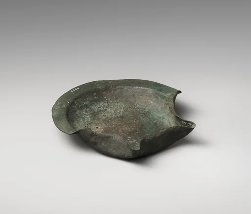 Bronze saucer-shaped lamp