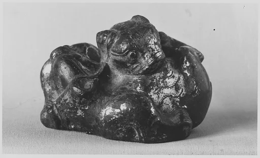 西漢 鎏金銅獸鎮|Mat Weight in the form of a Bear and Tiger in Combat