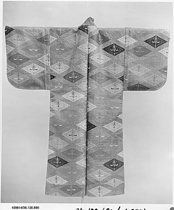 茶地亀甲鶴菱模様唐織|Noh Robe (Karaori) with Tortoise Shell Pattern and Crane Lozenges — Unknown