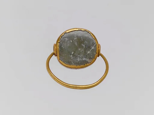 Gold hoop with picrolite stone in gold setting
