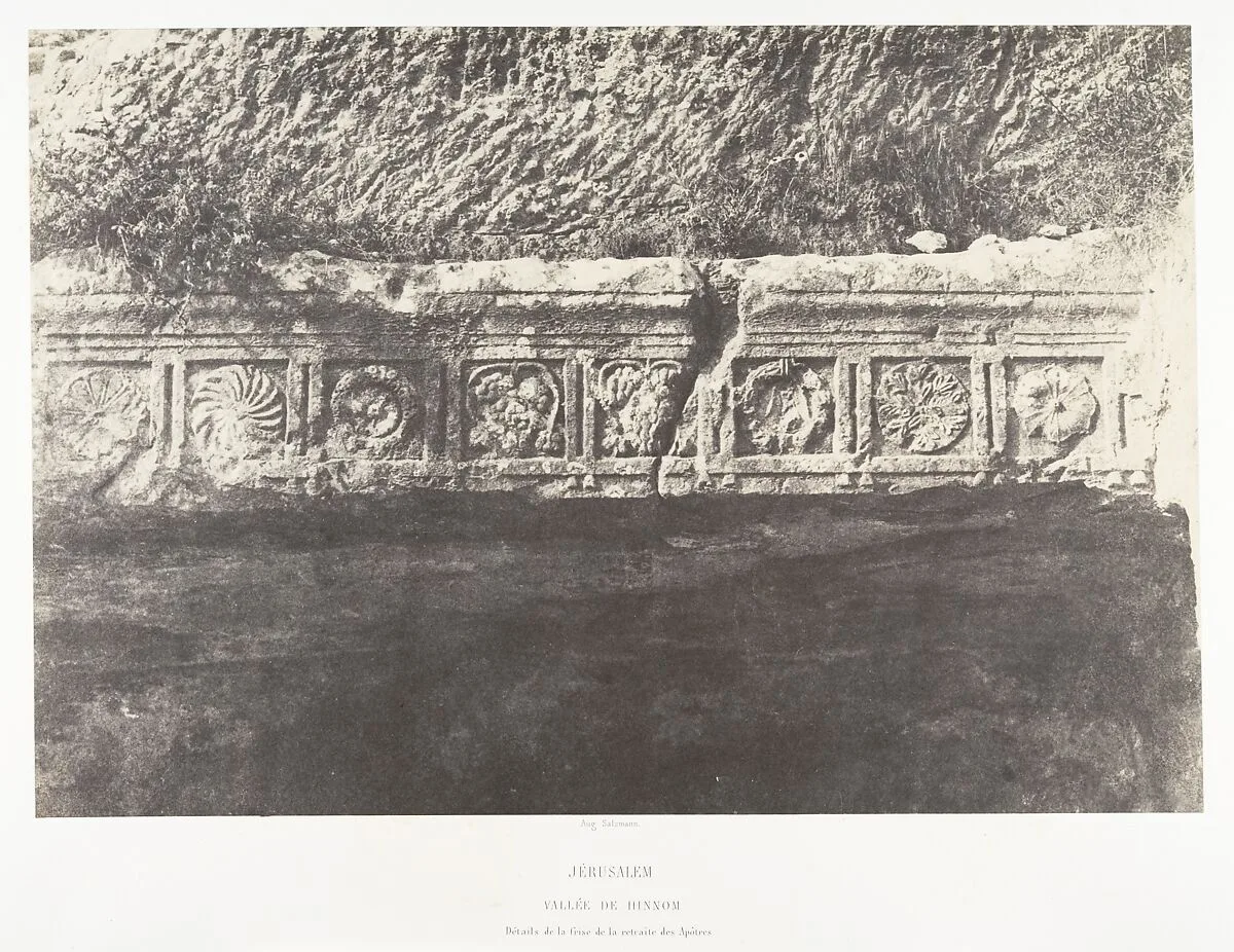 Jérusalem, Vallée de Hinnom, Détails de la frise de la retraite des Apôtres — Imprimerie photographique de Blanquart-Évrard, à Lille|Auguste Salzmann