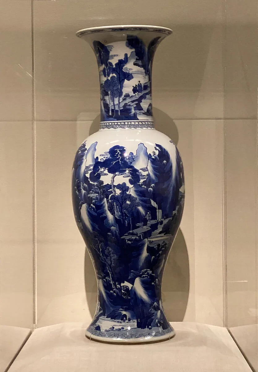 清康熙 景德鎮窯青花山水圖鳳尾瓶|Vase with landscape scenes — Unknown