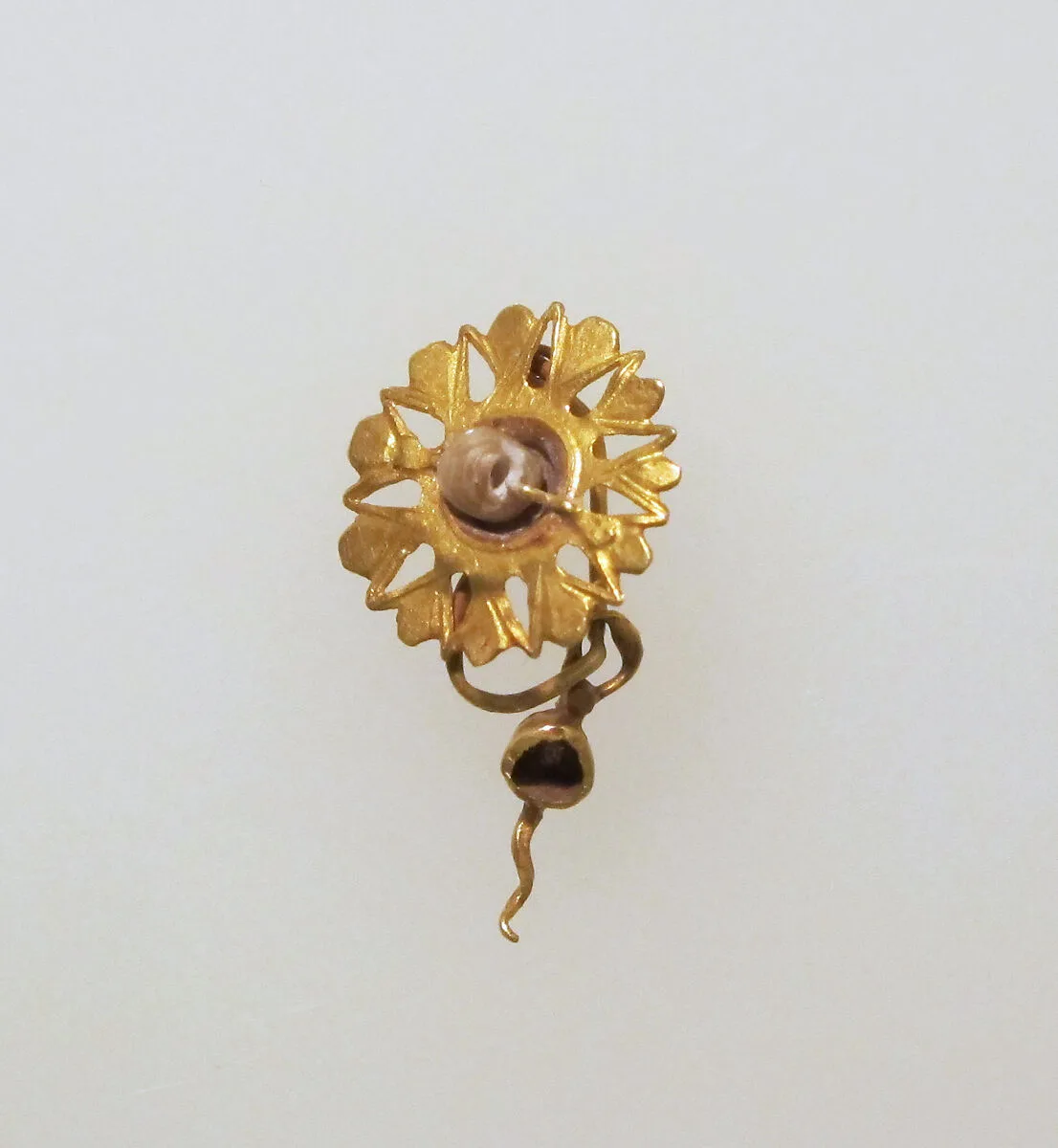 Earring with pendant and disc and pearl setting — Unknown