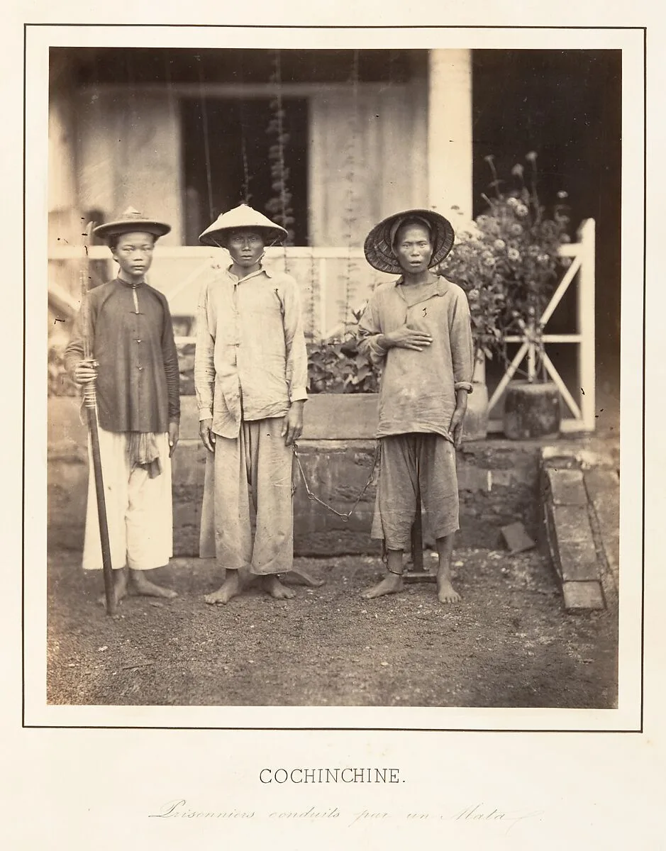 Prisonniers conduits par un Mata, Cochinchine — Emile Gsell