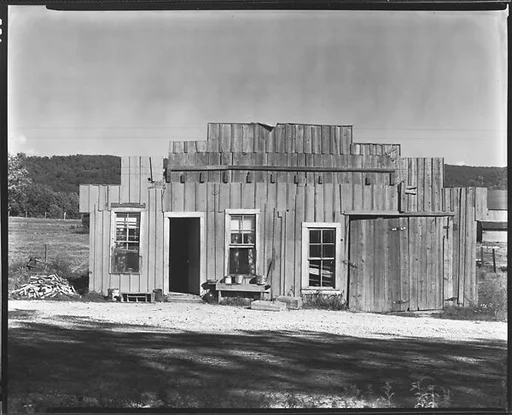 [Wooden Farm Building, Tennessee]