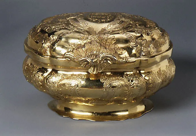 Small oval box with cover (one of a pair) — Johann Martin Satzger I