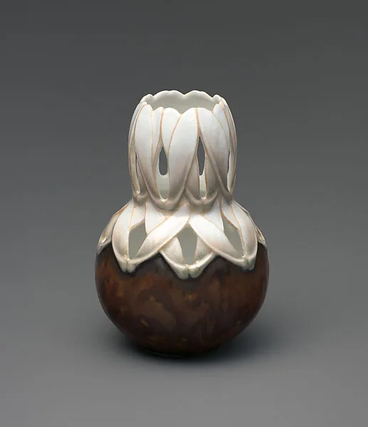Vase with maple seed pods — Bing & Grøndahl|Effie Hegermann-Lindencrone