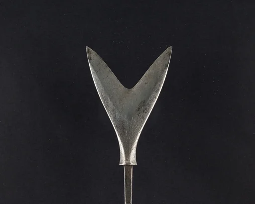 Arrowhead (<i>Yanone</i>)
