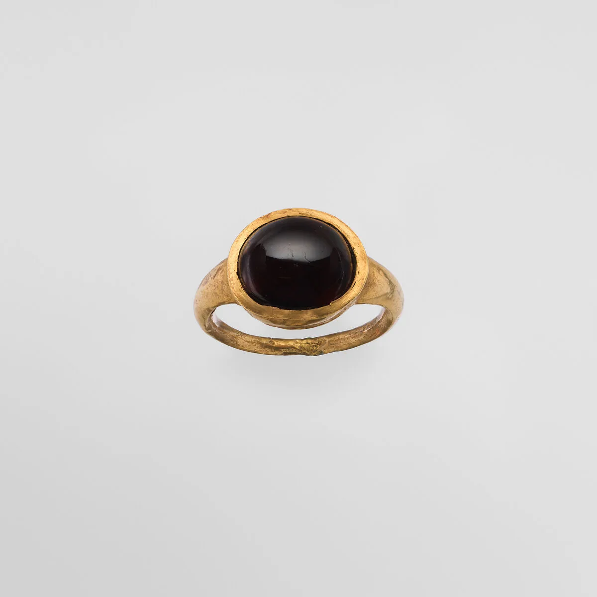 Gold and garnet ring — Unknown