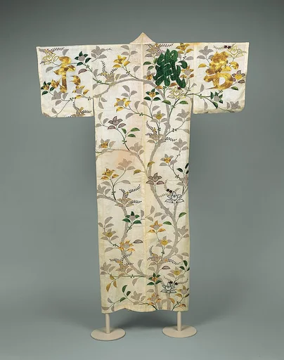 白縮緬地橘文字模様小袖|Robe (Kosode) with Mandarin Orange Tree and Auspicious Characters