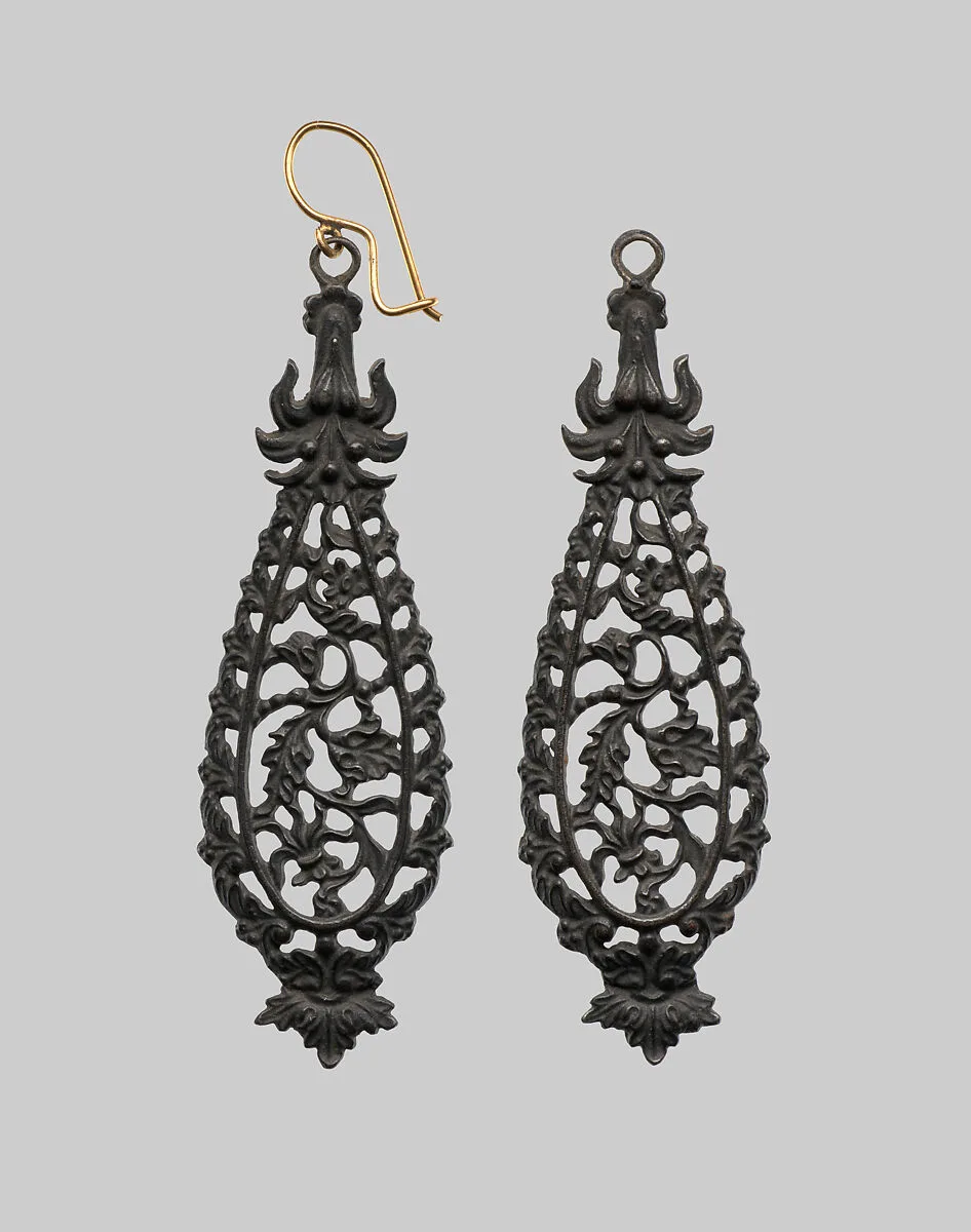 Pair of earrings (part of a set) — Unknown