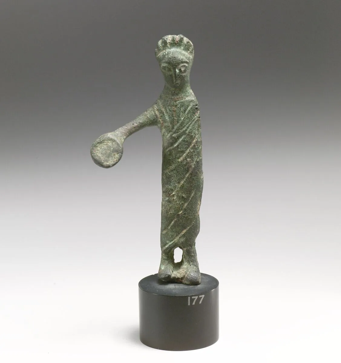 Statuette of a woman or goddess with phiale — Unknown