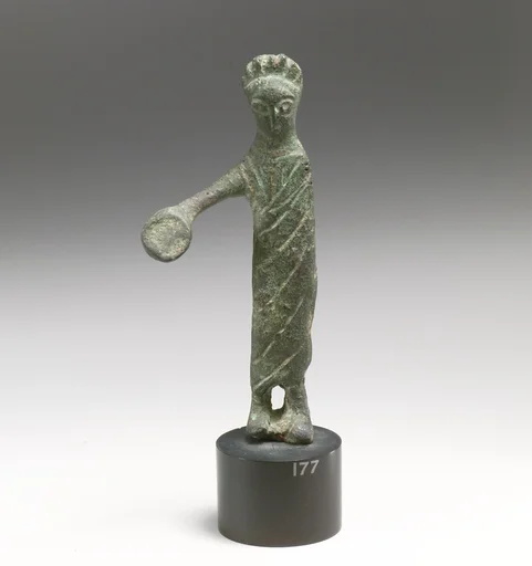Statuette of a woman or goddess with phiale