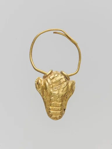 Gold pendant in the form of a bull's head