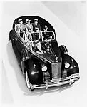 [Packard Automobile with Six Passengers Seen through Graphic Cut-away of the Roof]