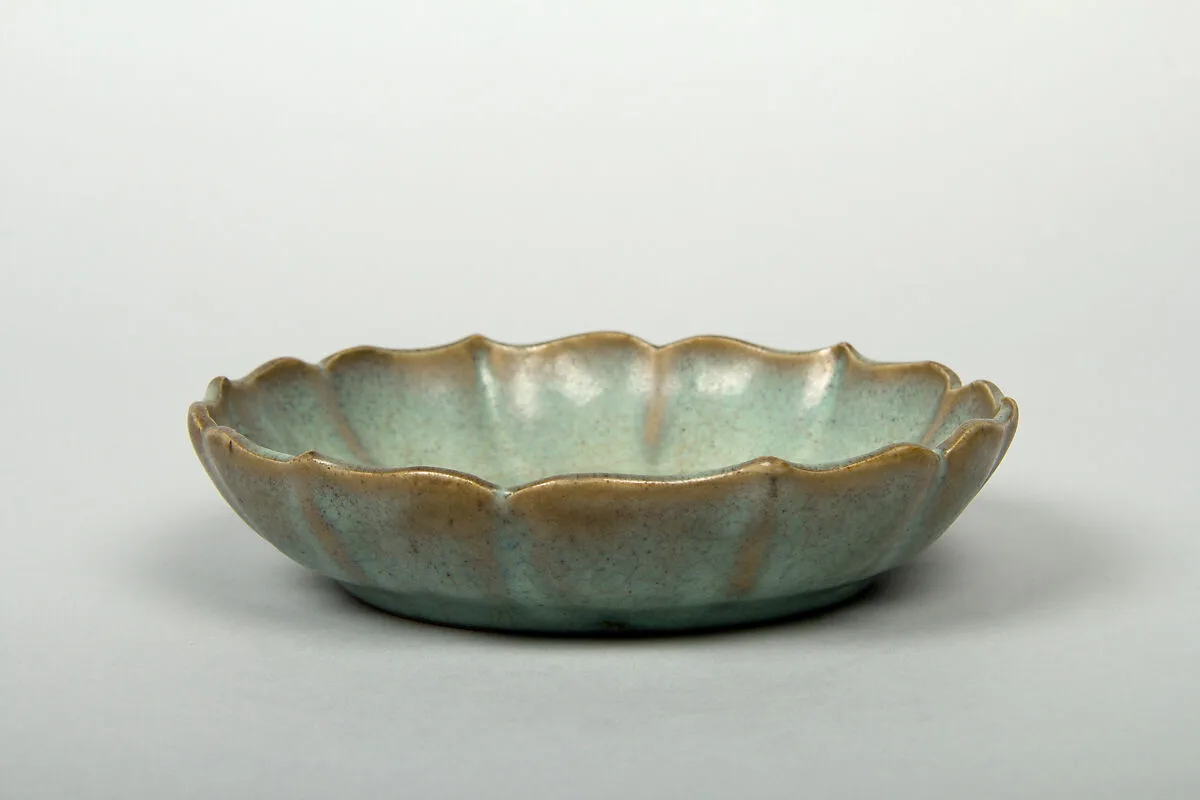 元 鈞窯天青釉蓮瓣碟|Dish — Unknown